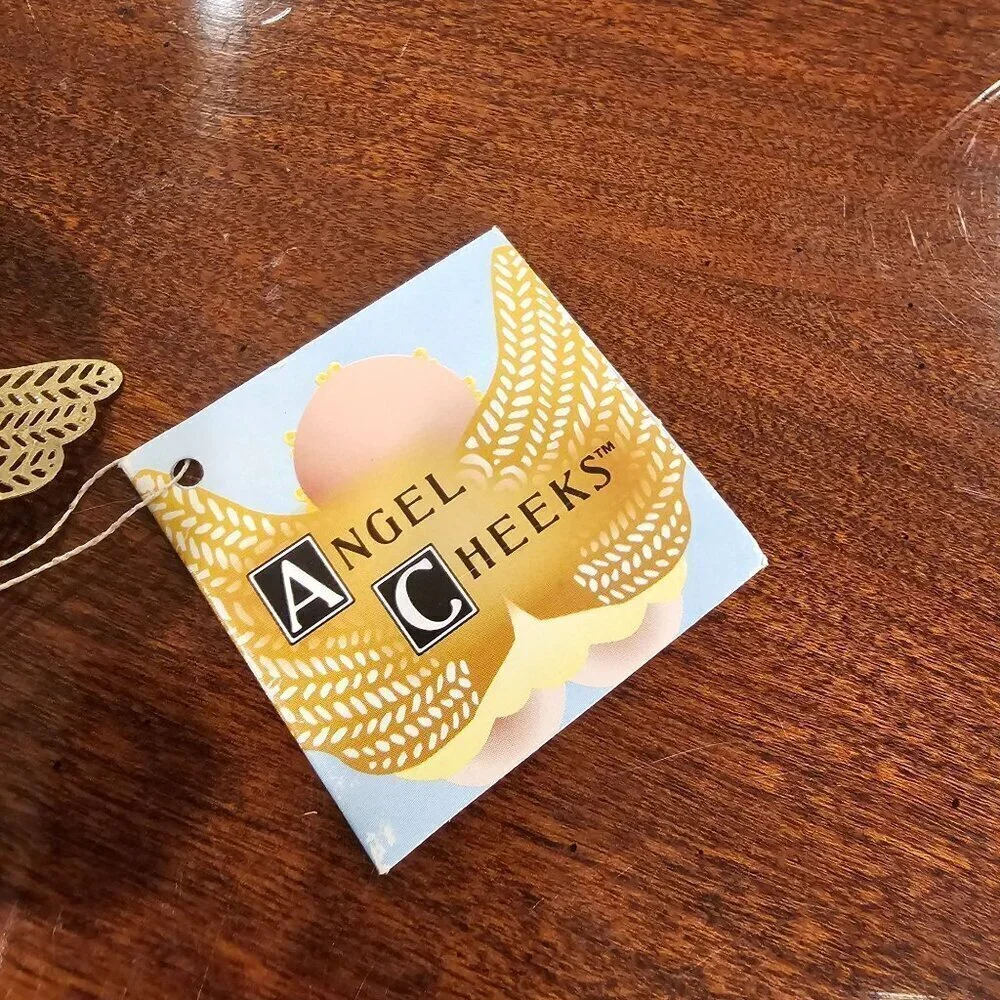 Angel Cheeks "Kiss Me Im Irish" Figurine With Metal Wings & Green Shamrock Base - Picture 7 of 10